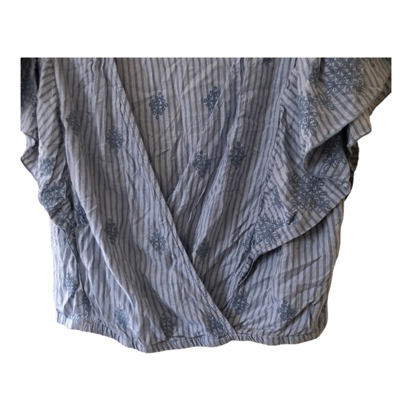 Lucky Brand Embroidered Floral Cross Over Flutter Sleeve Top Women's Small Blue - Picture 8 of 10
